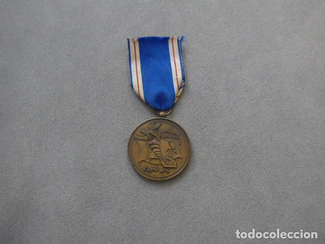Militaria: Antigua medalla de la Orden de la Liberacion de Wisam al-Tahir de Kuwait, original
