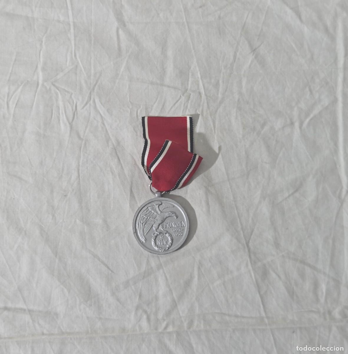 Militaria: Reproducci&oacute;n de medalla de la orda de la sangre Alemana, II Guerra Mundial