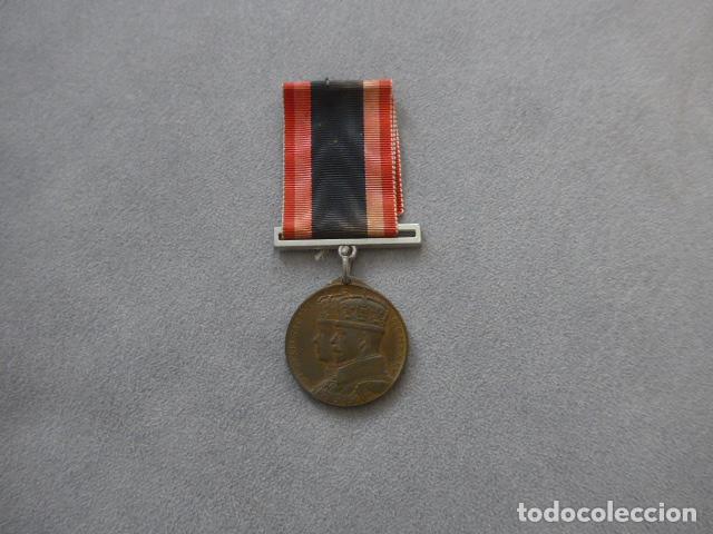 Militaria: Antigua medalla de Sudafrica de los reyes ingleses en 1935, original. Gran Breta&ntilde;a.
