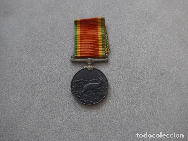 Militaria: Antigua medalla inglesa del servicio en Africa durante la II Guerra Mundial. Gran Breta&ntilde;a