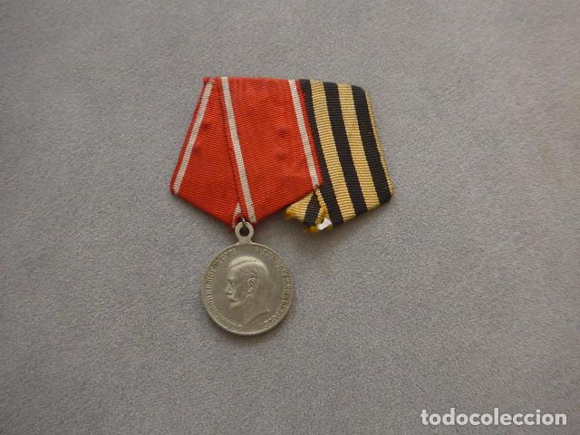 Militaria: Antiguo pasador con medalla rusa zarista al merito militar, Nicolas II. I Guerra Mundial. Rusia