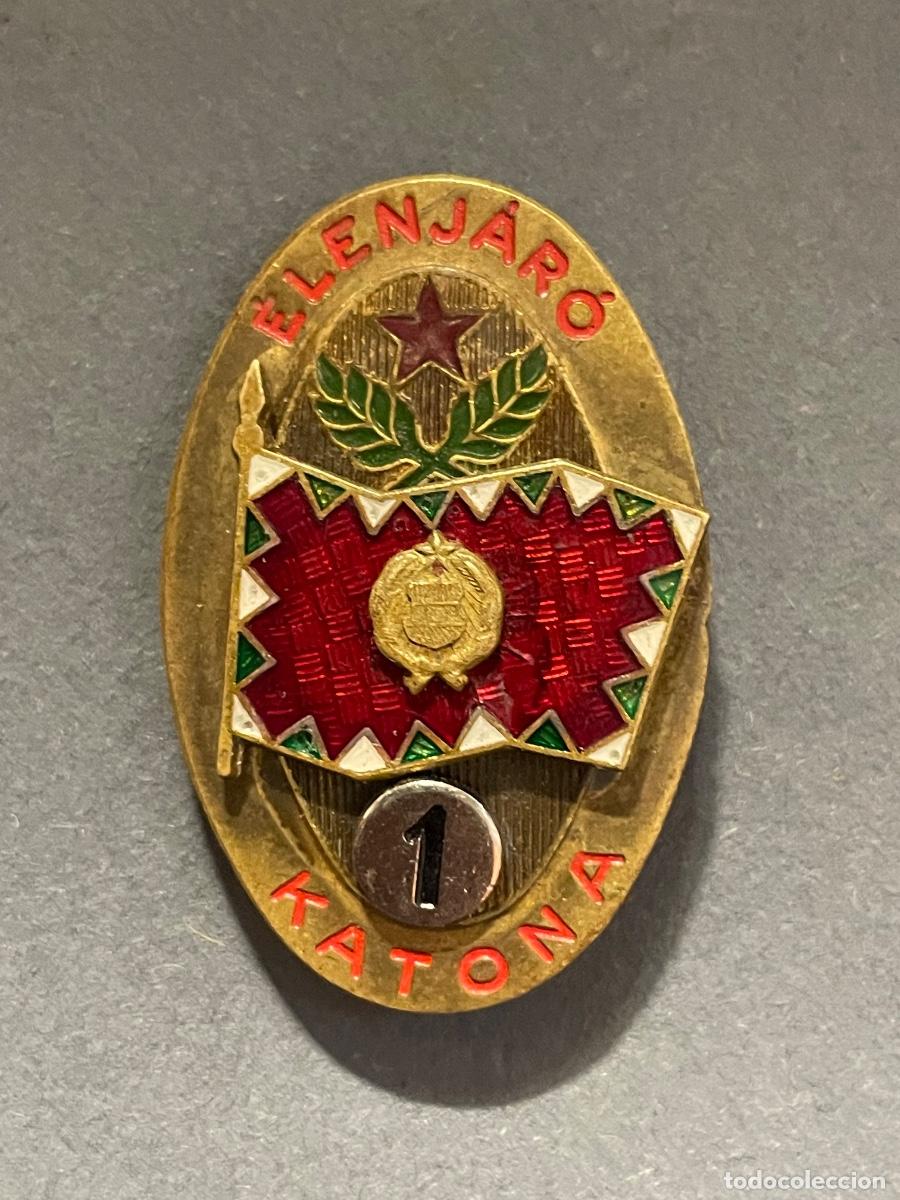 Militaria: ANTIGUA INSIGNIA DE SOLDADO DESTACADO DE 1&ordf; CLASE ANTIGUA REP&Uacute;BLICA POPULAR HUNGRIA PERIODO COMUNIST
