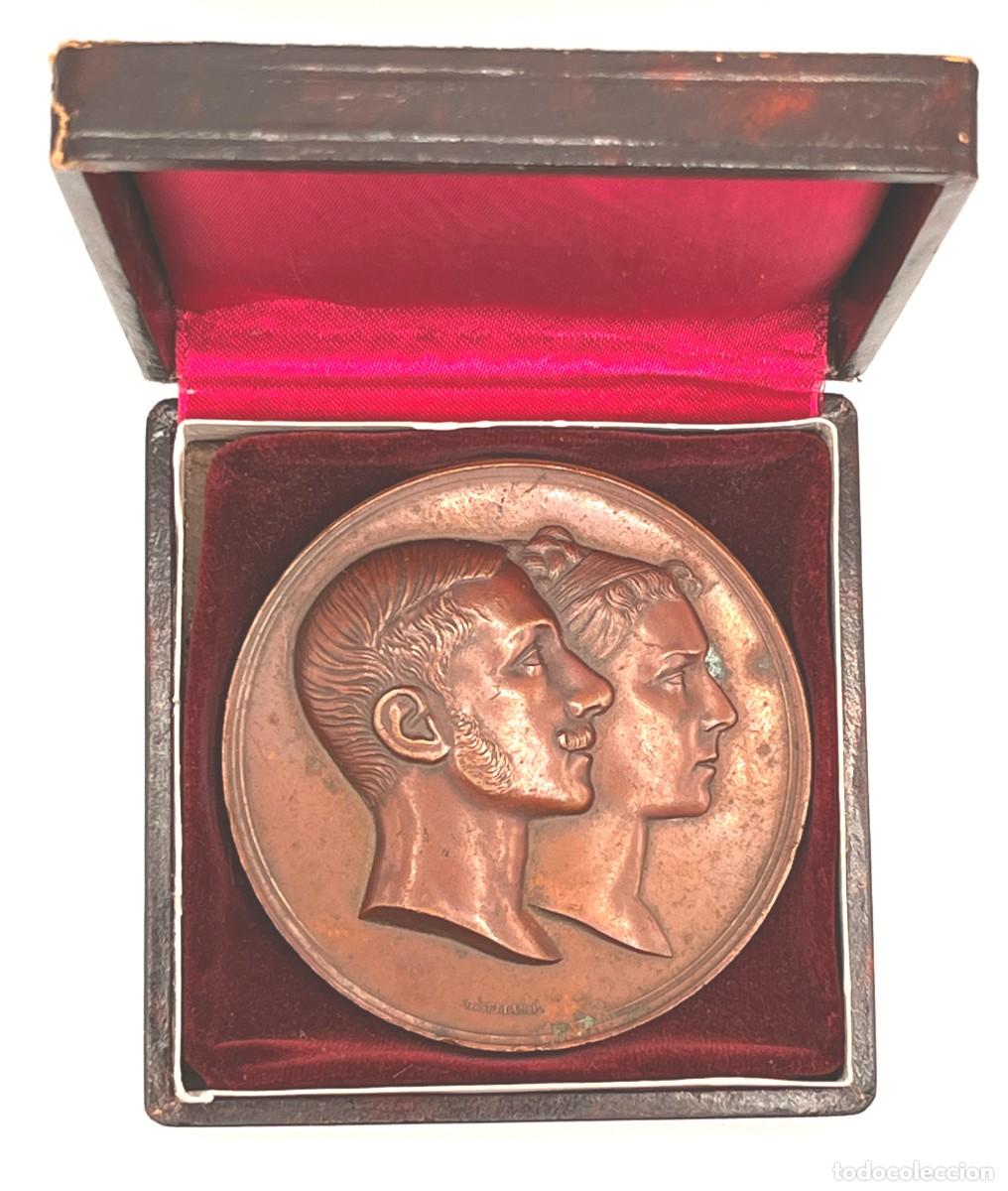 Militaria: Esta pieza es una medalla conmemorativa de bronce del matrimonio del rey Alfonso XII y Mar&iacute;a de las
