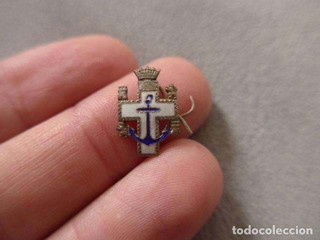 Militaria: Antigua peque&ntilde;a medalla al merito militar naval franquista en miniatura, original, epoca Franco.