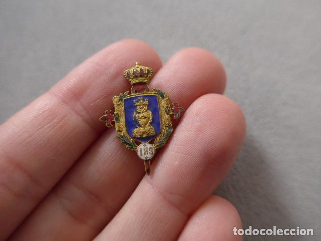 Militaria: Antigua peque&ntilde;a medalla espa&ntilde;ola alfonsina en miniatura, a identificar