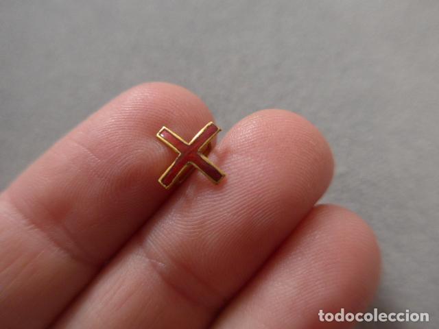 Militaria: Antigua peque&ntilde;a medalla espa&ntilde;ola en miniatura, a identificar