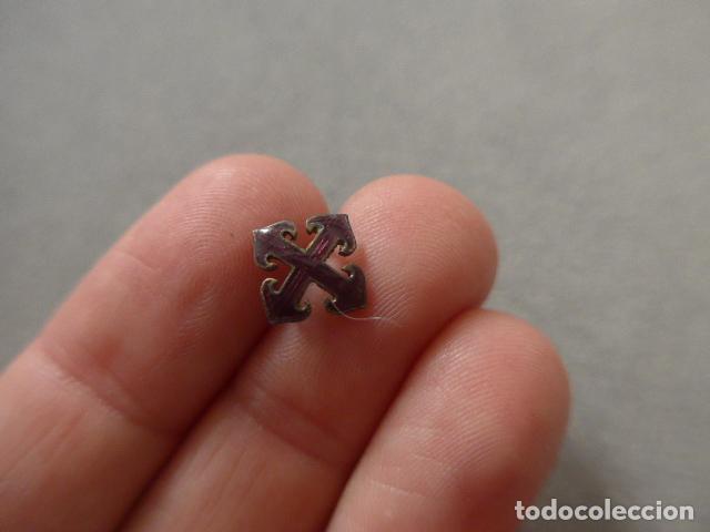 Militaria: Antigua peque&ntilde;a medalla espa&ntilde;ola en miniatura, a identificar