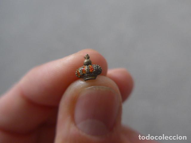 Militaria: Antigua peque&ntilde;a parte de medalla o placa espa&ntilde;ola, corona alfonsina, en miniatura, Alfonso XIII