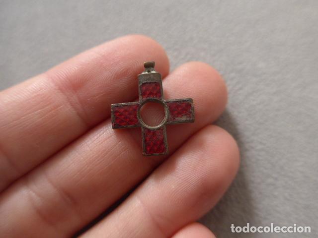 Militaria: Antigua peque&ntilde;a medalla al merito militar rojo en tama&ntilde;o princesa, original
