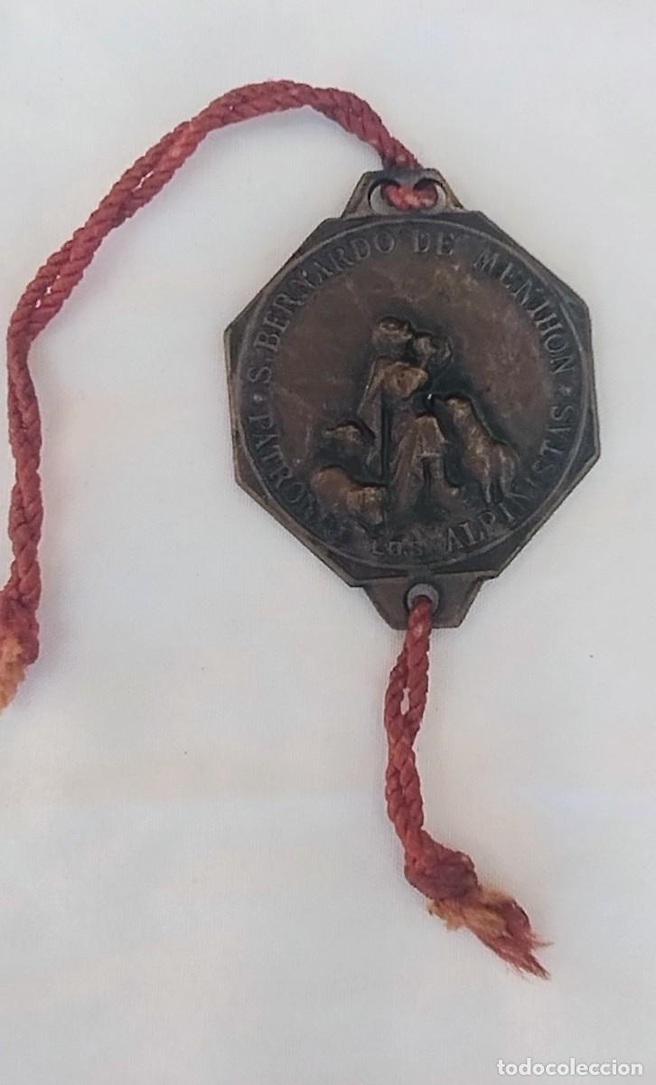 Militaria: MEDALLA NUESTRA SE&Ntilde;ORA DE LAS NIEVES, PUERTO NAVACERRADA Y SAN BERNADO PATRON ALPINISTAS.