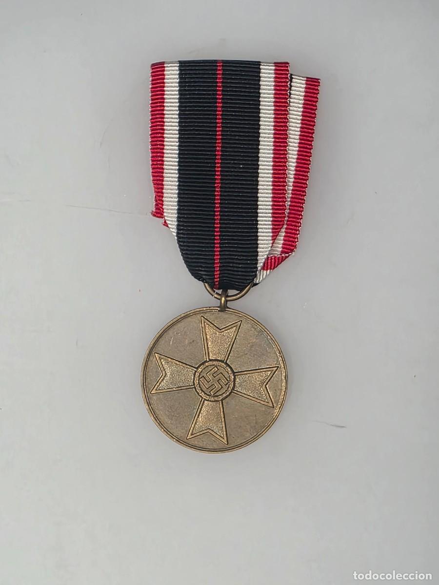 Militaria: Kriegsverdienstmedaille 1939 &ndash; Medalla alemana M&eacute;rito de Guerra con cinta IIWW