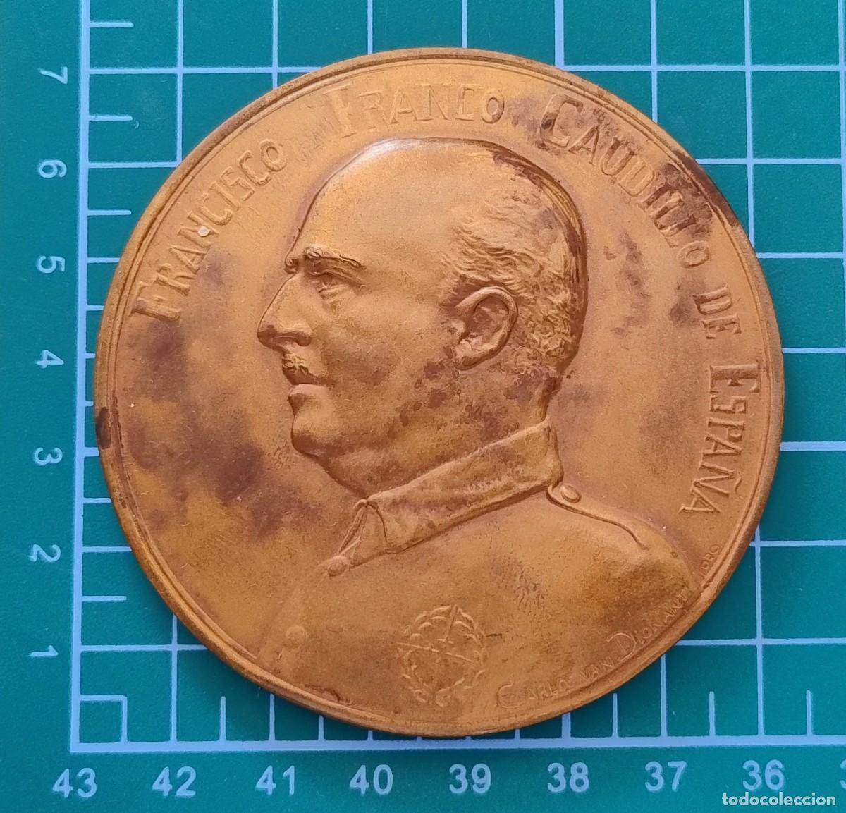 Militaria: Medalla Francisco Franco 1939 FIRMADA Carlos Van Dionant.