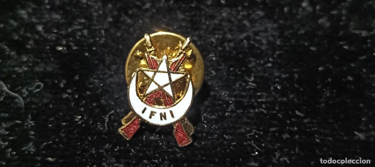 Militaria: Miniatura o pin de fusileros de regulares de Infinity