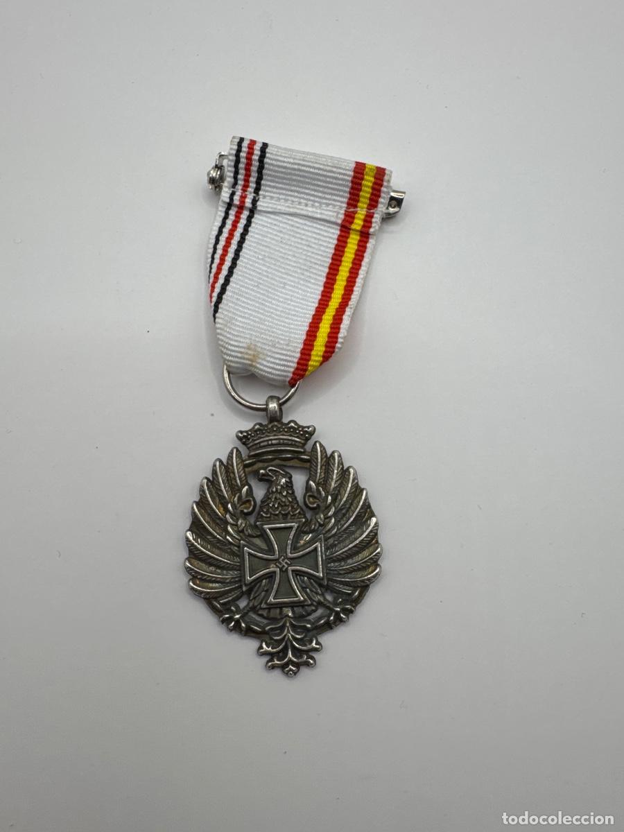 Militaria: MEDALLA VOLUNTARIOS ESPA&Ntilde;OLES EN RUSIA 1941 &ndash; DIVISI&Oacute;N AZUL &ndash; II GUERRA MUNDIAL &ndash; CON CINTA