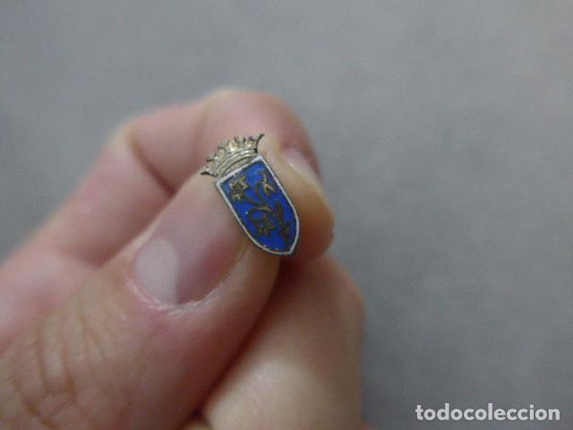 Militaria: Antiguo centro de medalla espa&ntilde;ola en miniatura, a identificar