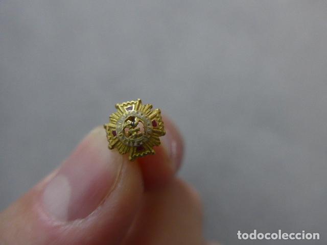 Militaria: Antigua medalla espa&ntilde;ola en miniatura a identificar
