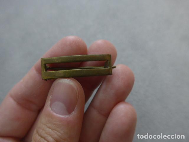 Militaria: Antiguo pasador o prendedor de medalla espa&ntilde;ola, original.