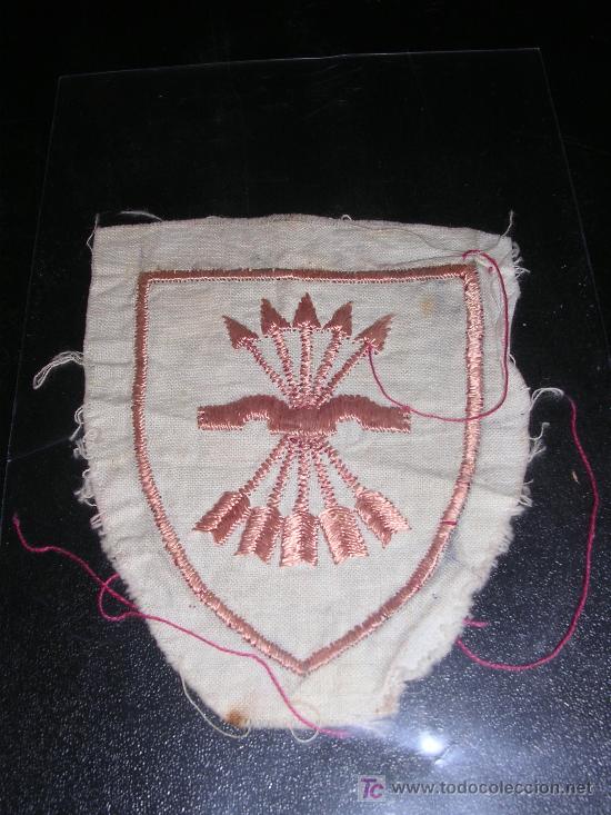 Militaria: ESCUDO BORDADO FALANJE.-8X7 CM-