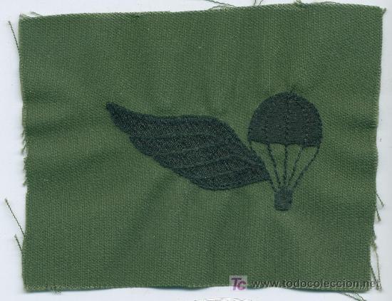Militaria: T&uacute;nez. Insignia paracaidista.