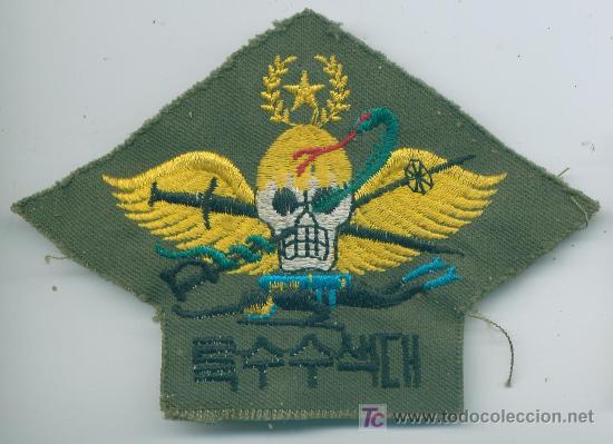 Militaria: COREA. Insignia comando buceador paracaidista.