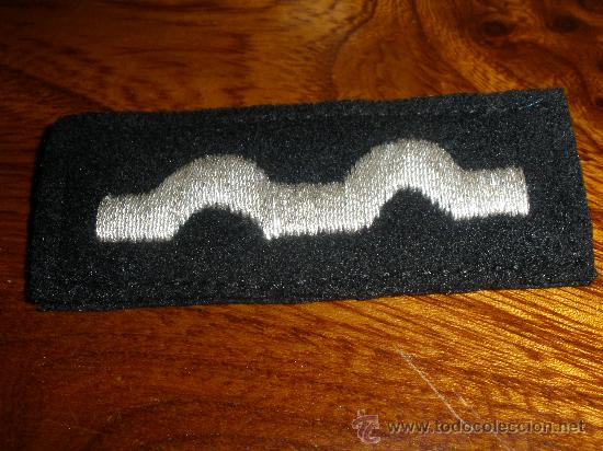 Militaria: DISTINTIVO DE JERARCA DEL MOVIMIENTO