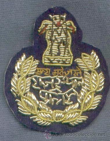 Militaria: India.  Insignia de boina de la Polic&iacute;a India.