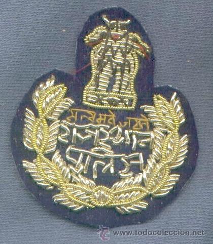 Militaria: India.  Insignia de boina de la Polic&iacute;a India.
