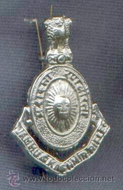 Militaria: India.  Insignia de boina del Ej&eacute;rcito Indio. Jammu and Kashmir Rifles.
