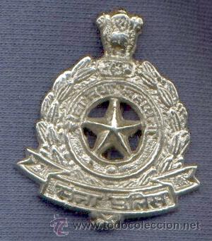 Militaria: India.  Insignia de boina del Ej&eacute;rcito Indio. Military Police.