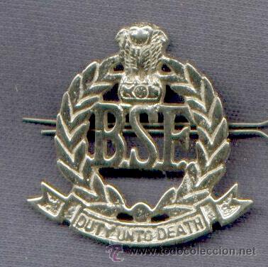 Militaria: India.  Insignia de boina de la Polic&iacute;a India. Border Security Forces.