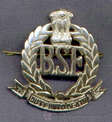 Militaria: India.  Insignia de boina de la Polic&iacute;a India. Border Security Forces.