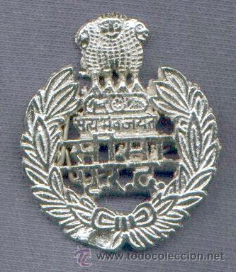 Militaria: India.  Insignia de boina de la Polic&iacute;a India.