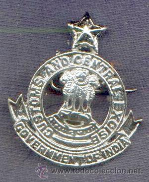 Militaria: India.  Insignia de boina de la Polic&iacute;a India. Aduanas.