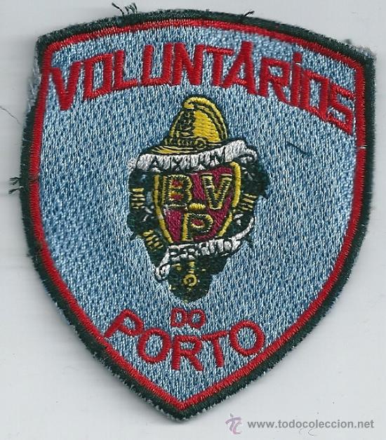 Militaria: Portugal. Insignia de tela de los Bomberos Voluntarios.  Porto.