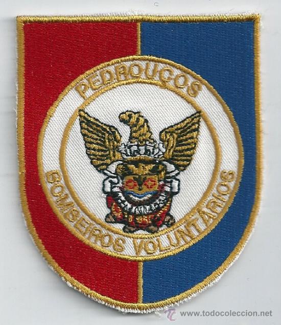 Militaria: Portugal. Insignia de tela de los Bomberos Voluntarios.  Pedrou&ccedil;os.