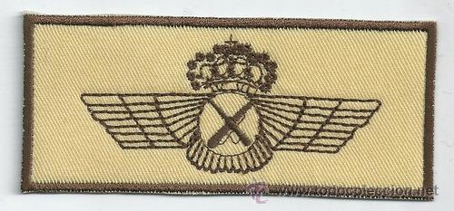 Militaria: Espa&ntilde;a. Alas de Aviaci&oacute;n. Escala media y b&aacute;sica del cuerpo general Seguridad, defensa y apoyo. Arena