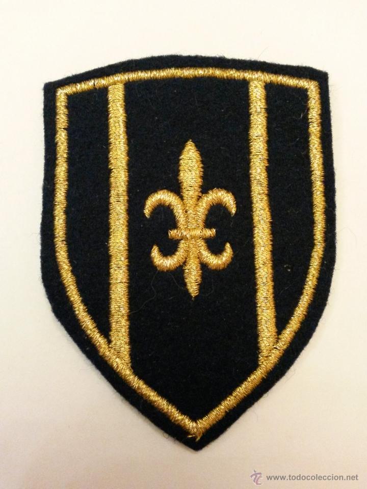 Militaria: Militar parche tela con flor de lis todo bordado en oro de 6 x 8 cms