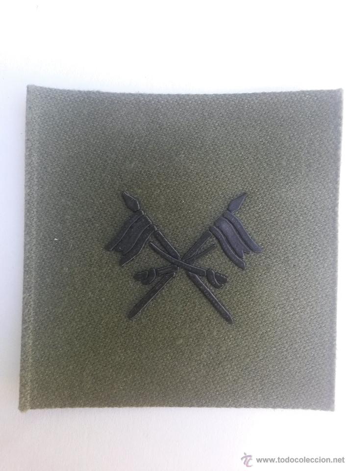 Military Antiques: Parche de tela militar de caballeria de 5 x 5 cms