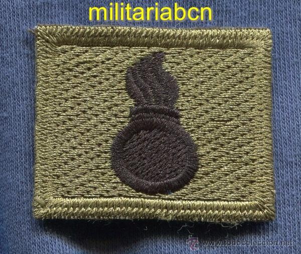 Militaria: Ecuador.  Insignia Artiller&iacute;a en tela.