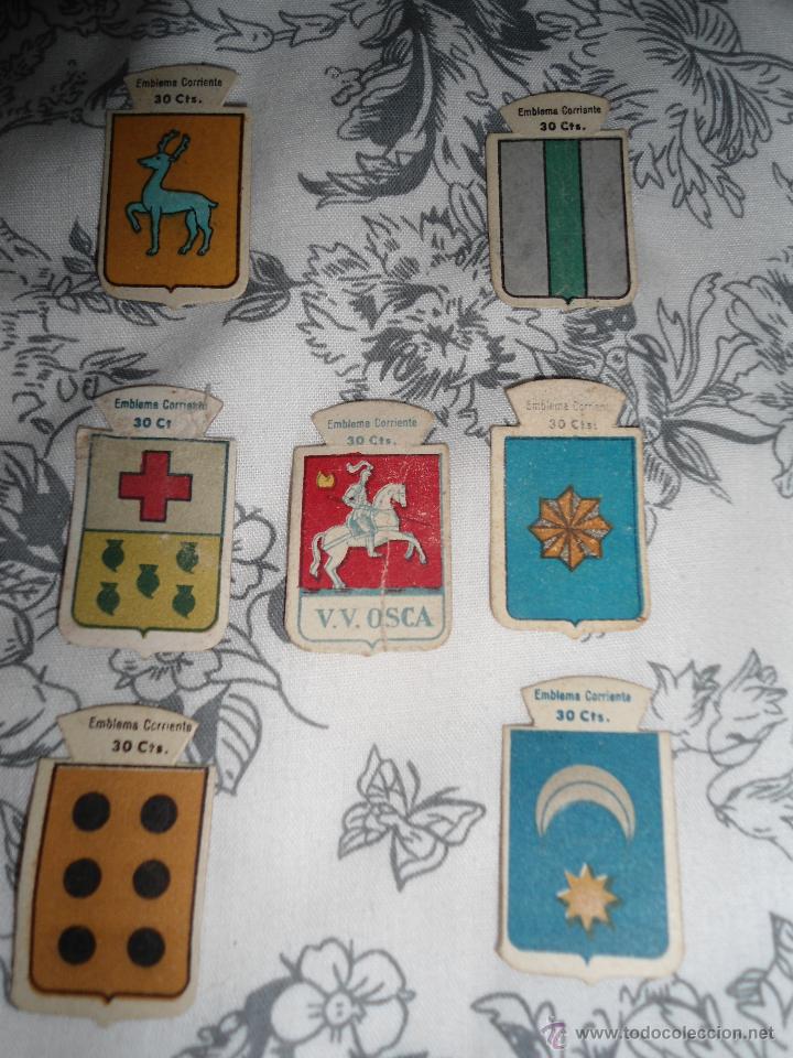 Militaria: LOTE ANTIGUOS EMBLEMAS AUXILIO SOCIAL