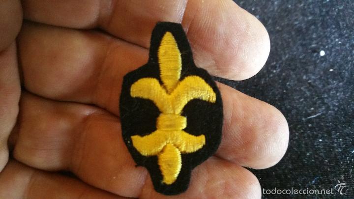 Militaria: BORDADO CON LA FLOR DE LYS - Foto 1