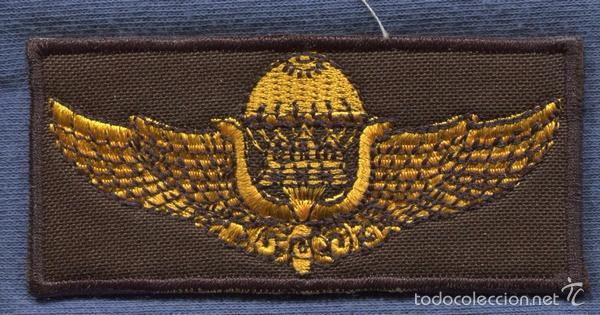 Military Antiques: Camboya. Alas de Paracaidista en tela.