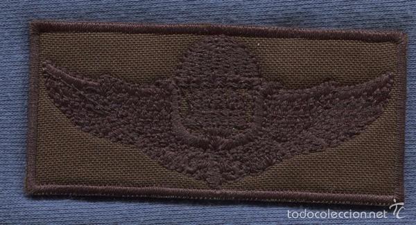 Military Antiques: Camboya. Alas de Paracaidista en tela.