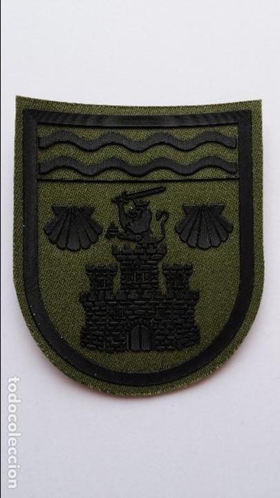 Militaria: Parche de tela de 8 x 6,5 cms. castillo, leon mar y concha de santiago