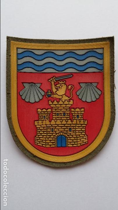 Militaria: Parche de tela de 8 x 6,5 cms. castillo, leon mar y concha de santiago