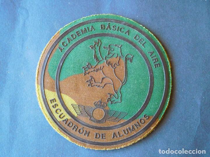 Militaria: ACADEMIA BASICA DEL AIRE MIMETIZADO CON VELCRO.-