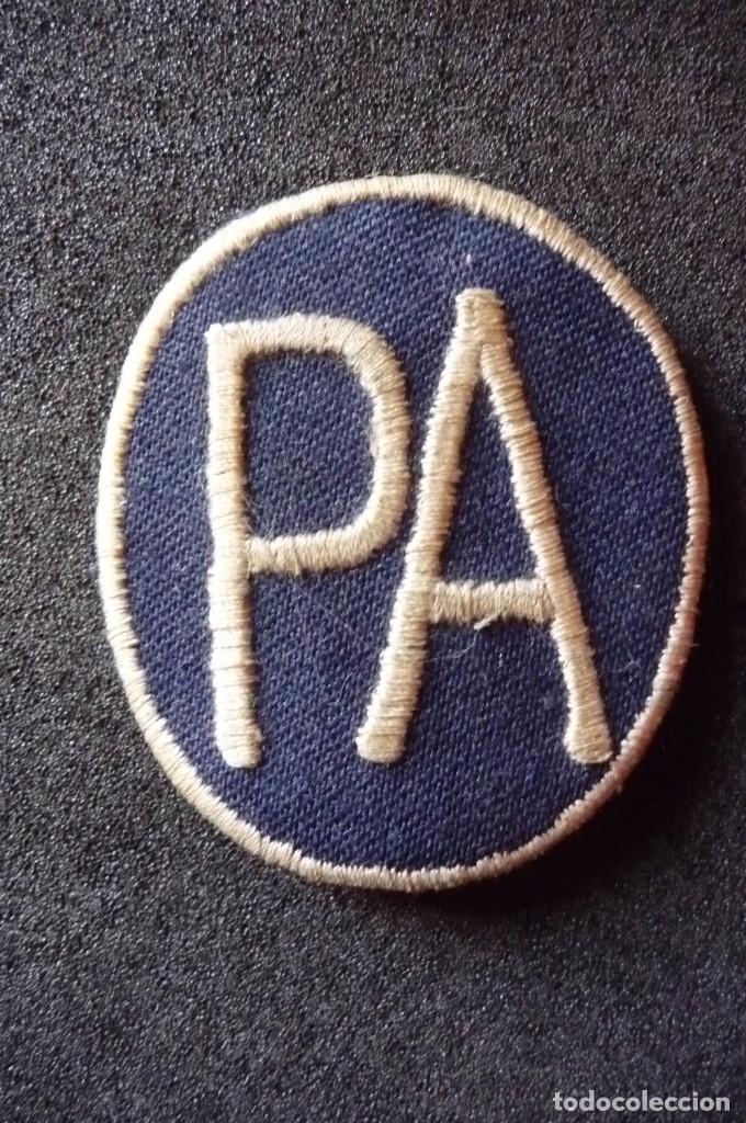 Militaria: (JX-170605) Parche de tela de la Polic&iacute;a Aerea , P A , Medidas 6,50 cm x 5 ,50 cm .