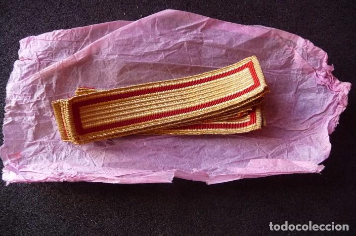 Military Antiques: (JX-170961)Lote de ocho galones en hilo de oro para Jefes .