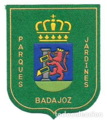 Militaria: parche BADAJOZ PARQUES Y JARDINES - Foto 1