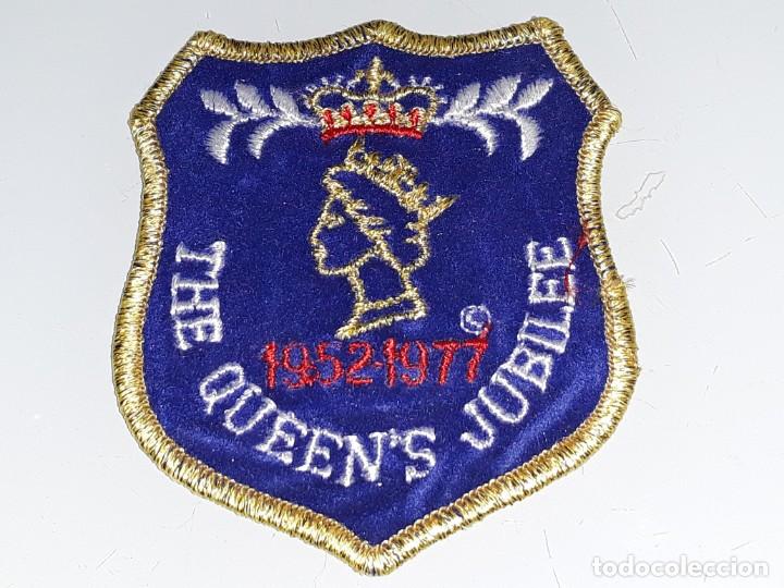 Militaria: ANTIGUO PARCHE CONMEMORATIVO DEL JUBILEO DE LA REINA ISABEL II DE INGLATERRA 1952 - 1977